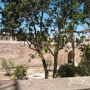 https://istituto-antonacci-rooms.lecce-hotels.com